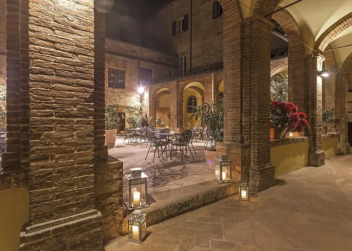 Il Chiostro Del Carmine